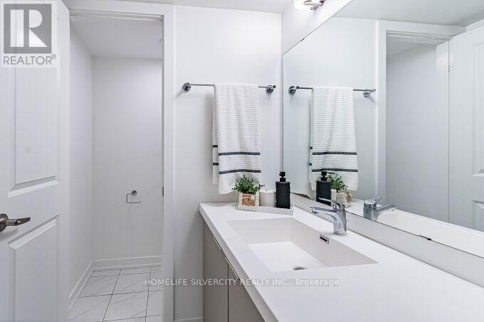 104 - 3058 Sixth Line, Oakville, ON - Indoor Photo Showing Bathroom