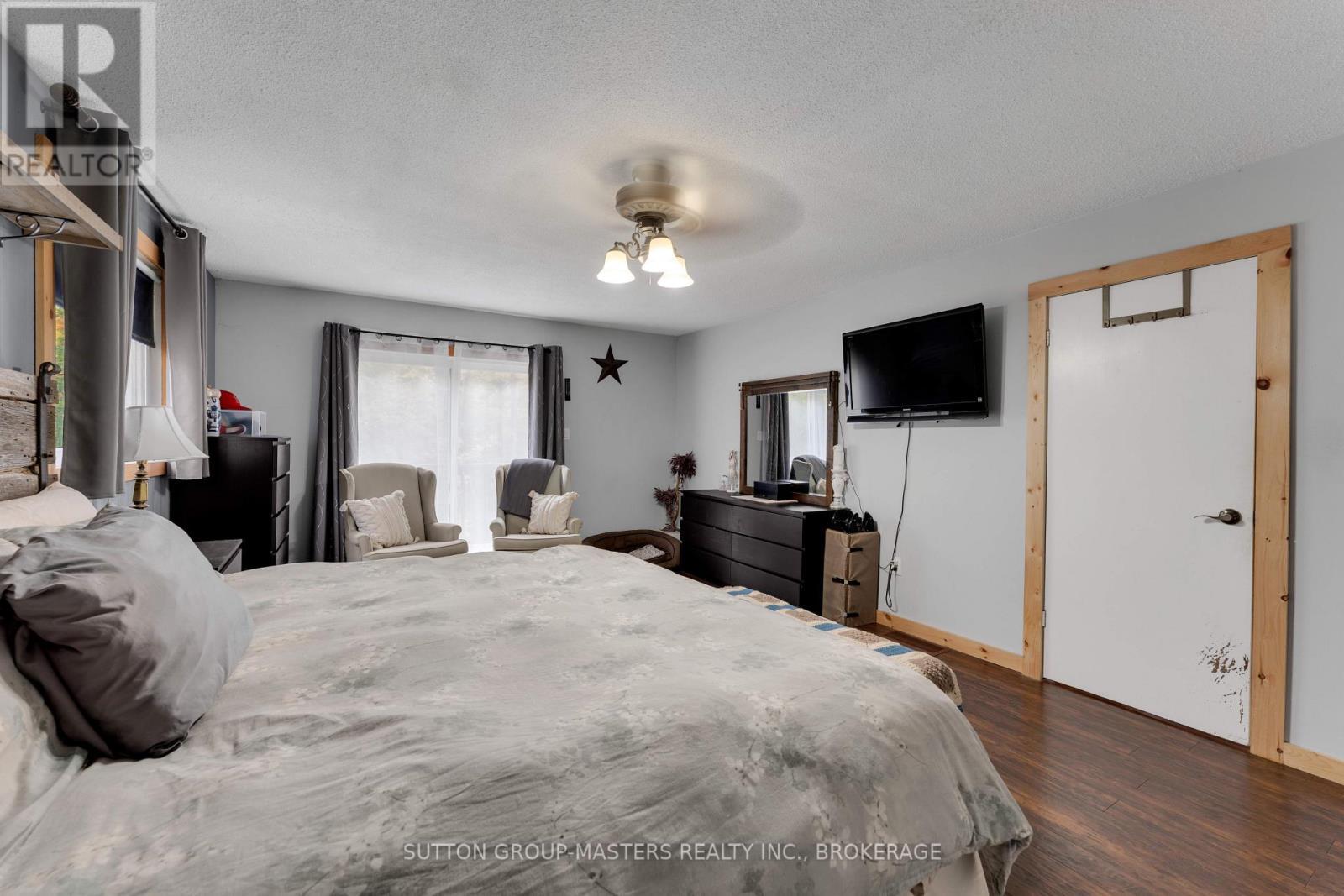 2382 Sands Road, Frontenac (Frontenac South), ON - Indoor Photo Showing Bedroom