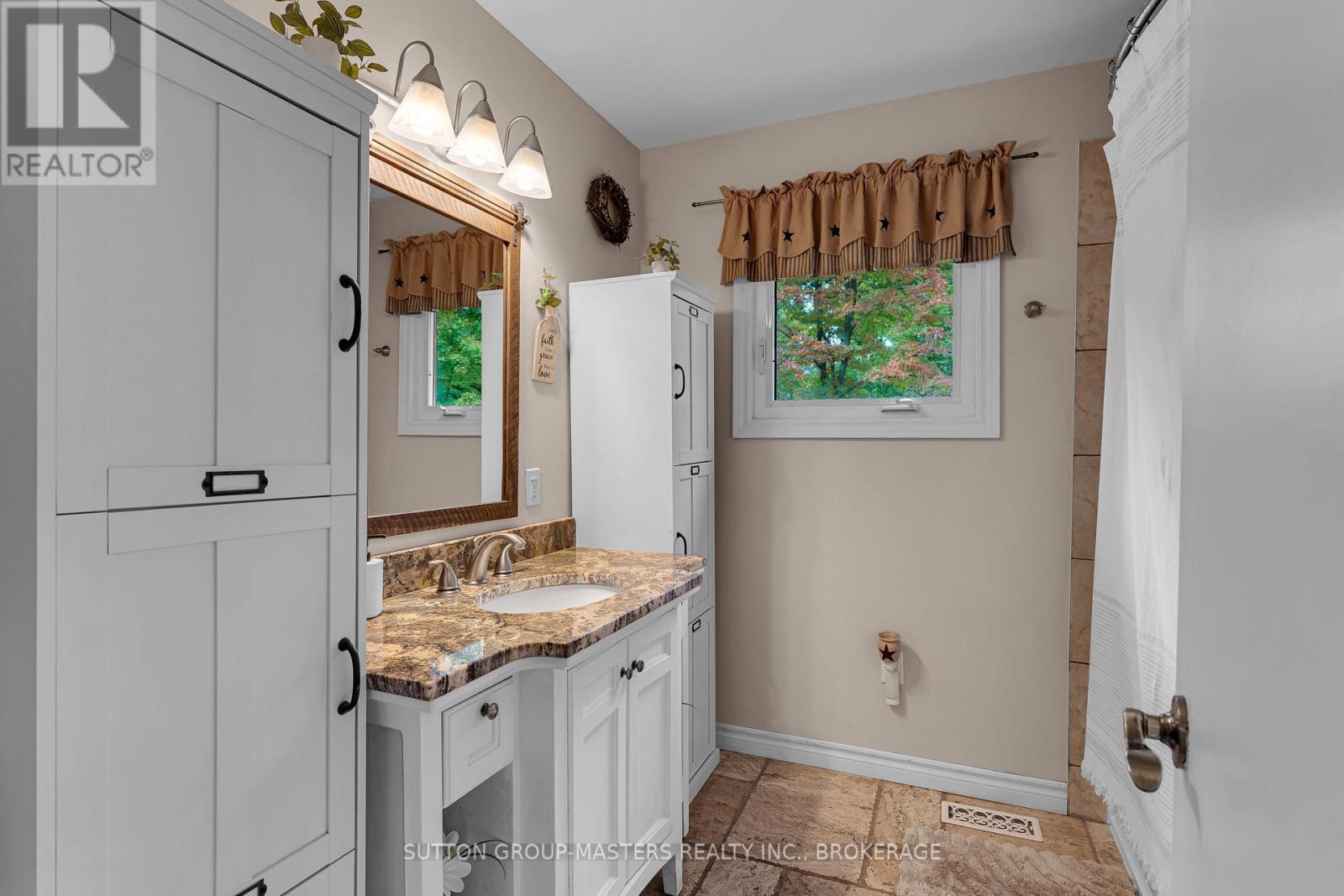 2382 Sands Road, Frontenac (Frontenac South), ON - Indoor Photo Showing Bathroom