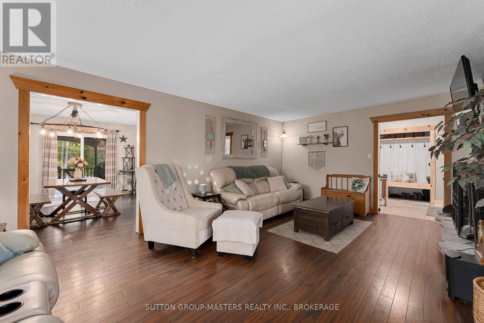 2382 Sands Road, Frontenac (Frontenac South), ON - Indoor Photo Showing Living Room