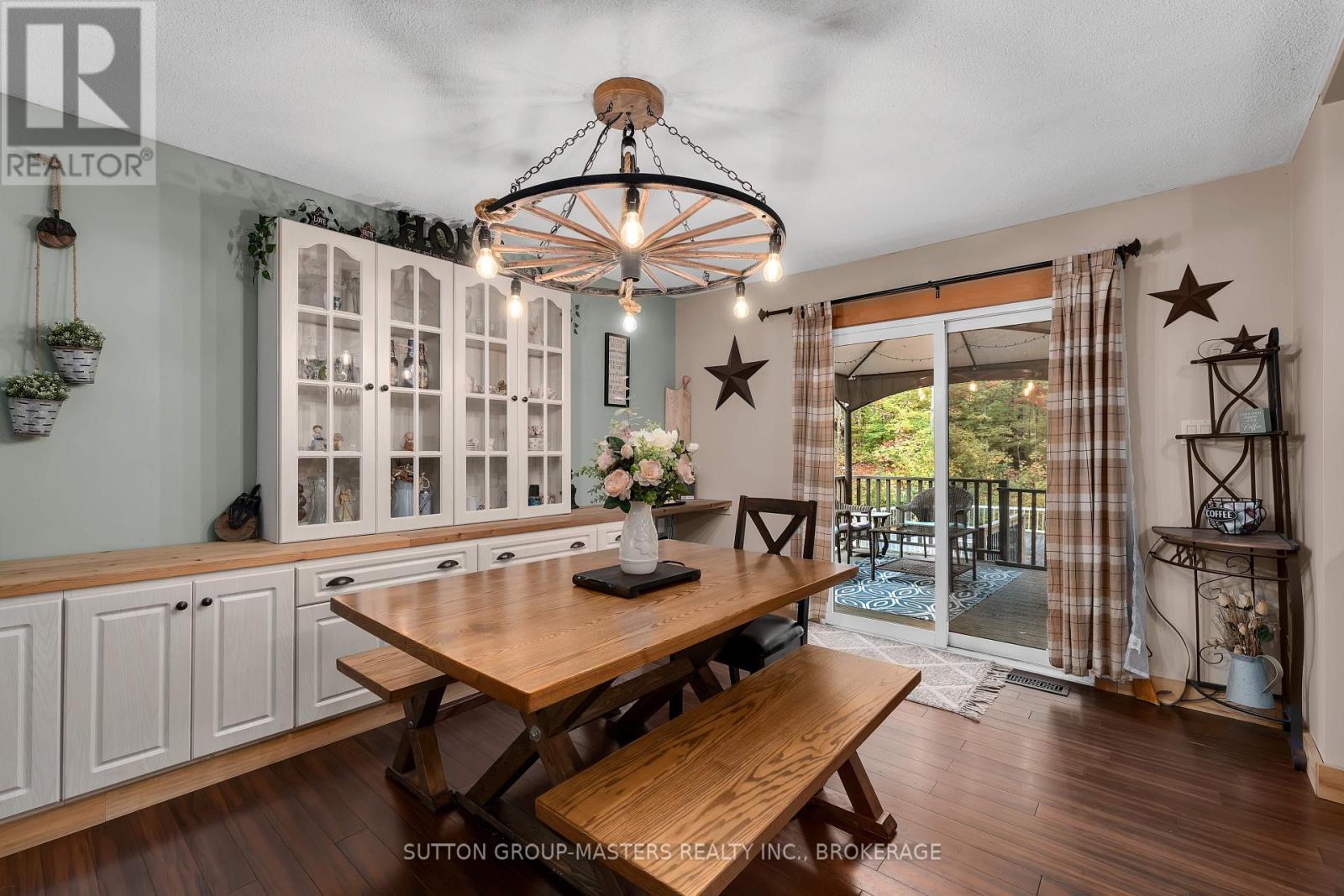 2382 Sands Road, Frontenac (Frontenac South), ON - Indoor Photo Showing Dining Room