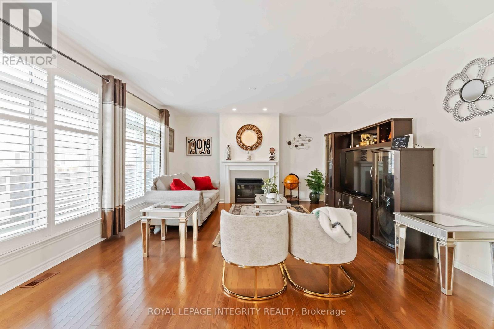 561 Egret Way, Ottawa, ON - Indoor Photo Showing Living Room With Fireplace