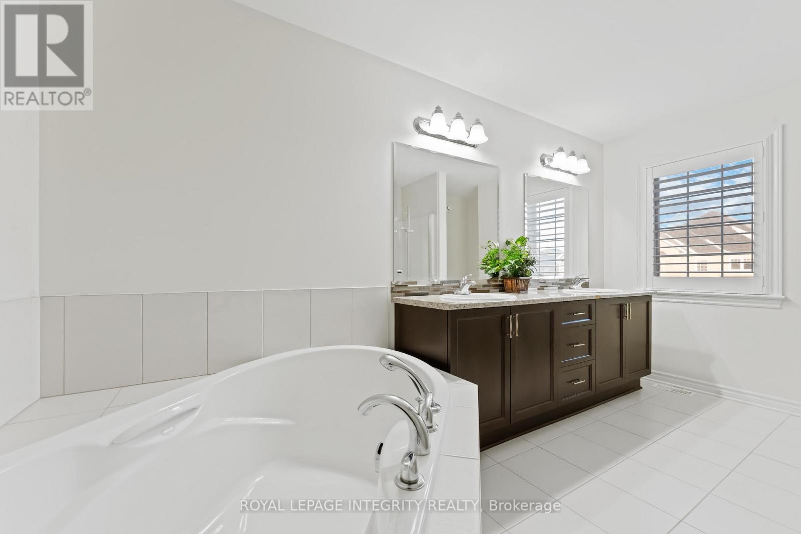 561 Egret Way, Ottawa, ON - Indoor Photo Showing Bathroom