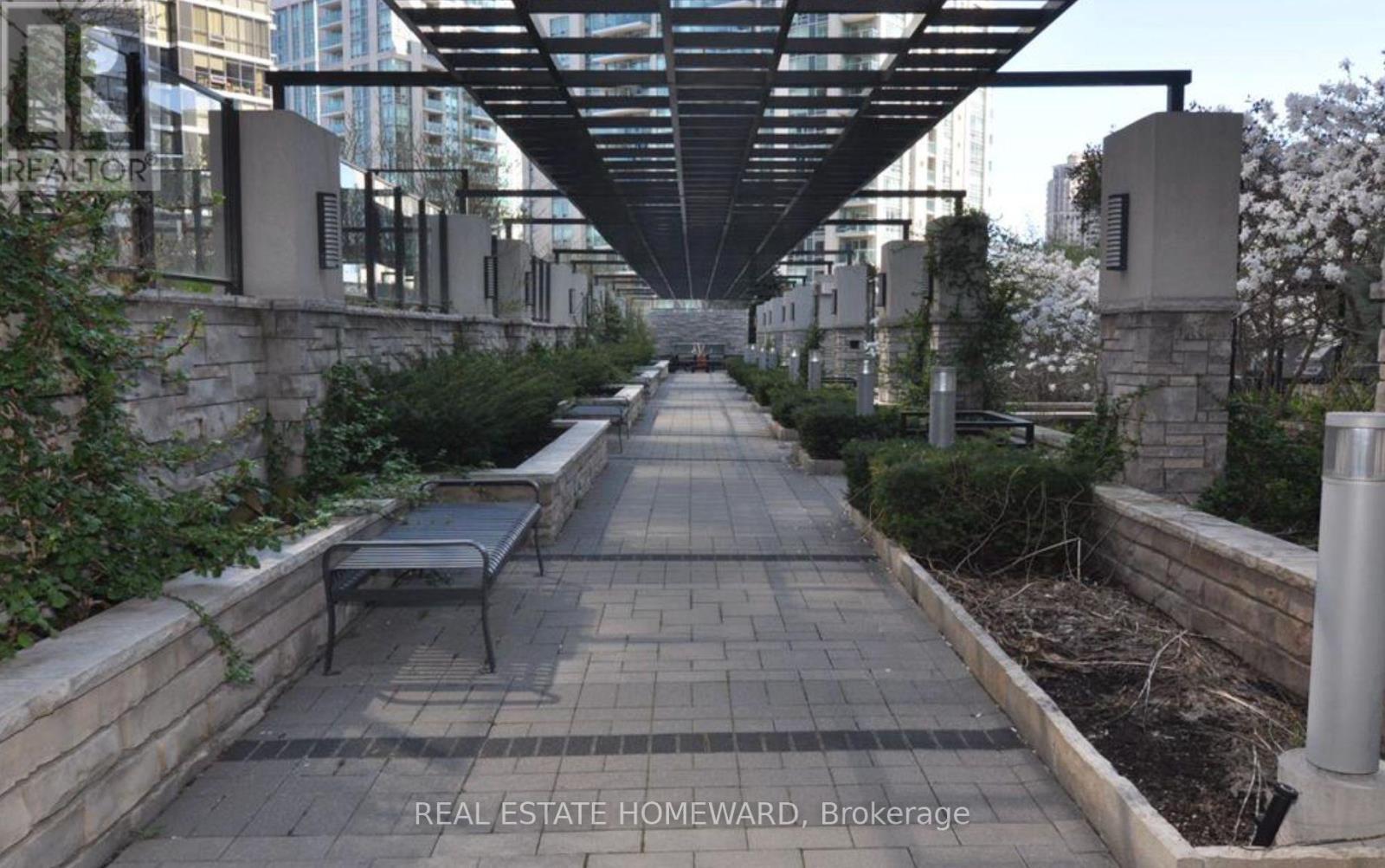 2509 - 2 Anndale Drive, Toronto, ON - Outdoor