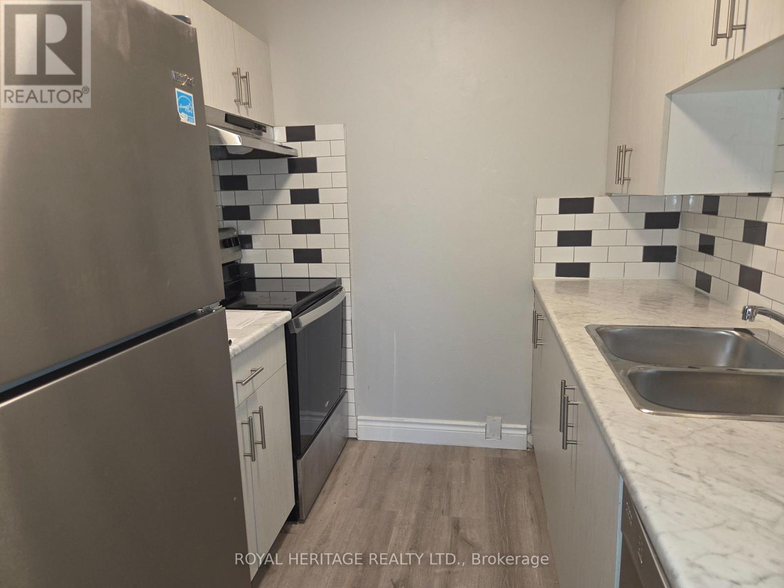 211 - 8800 Willoughby Drive, Niagara Falls, ON - Indoor Photo Showing Kitchen With Double Sink