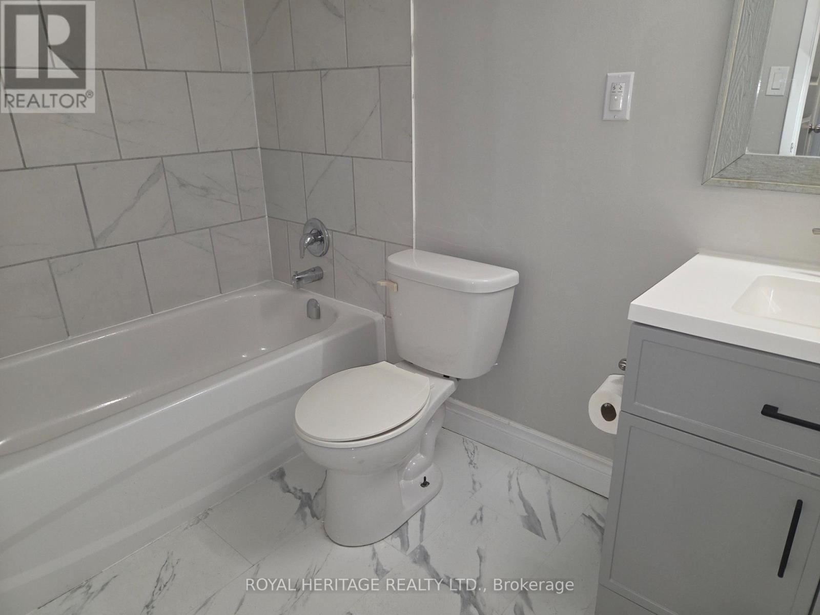 211 - 8800 Willoughby Drive, Niagara Falls, ON - Indoor Photo Showing Bathroom