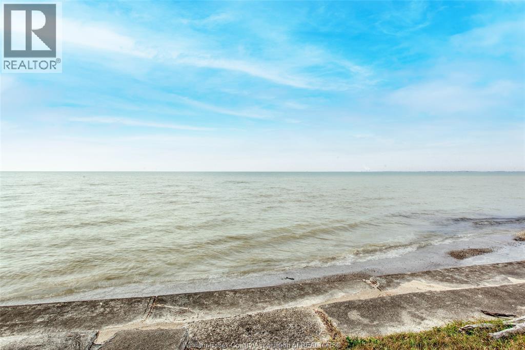 127 Lakewood, Amherstburg, ON - Outdoor With Body Of Water With View