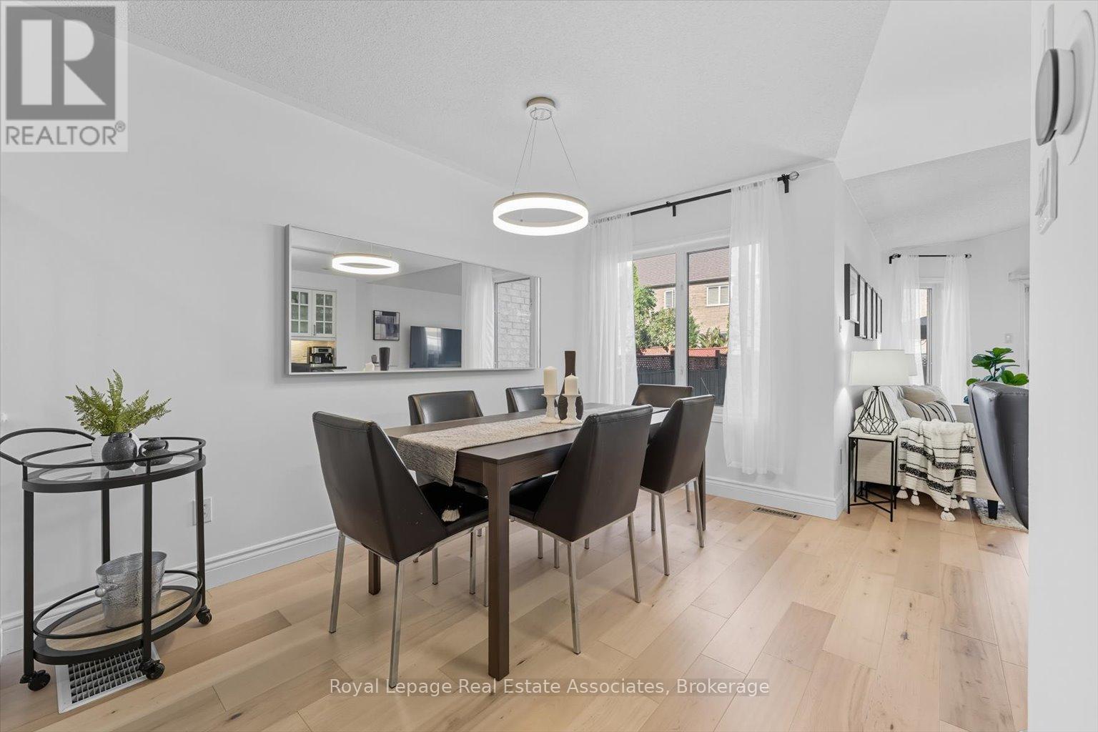 443 Stonetree Court, Mississauga, ON - Indoor Photo Showing Dining Room