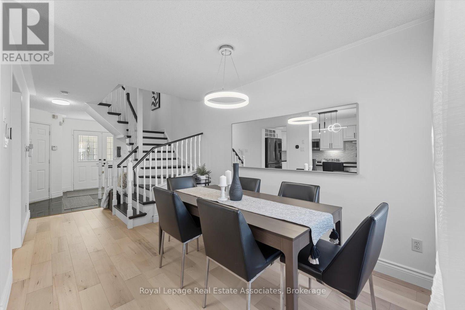 443 Stonetree Court, Mississauga, ON - Indoor Photo Showing Dining Room