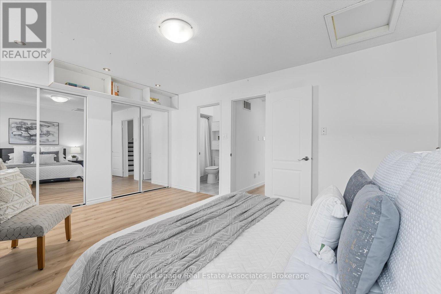 443 Stonetree Court, Mississauga, ON - Indoor Photo Showing Bedroom