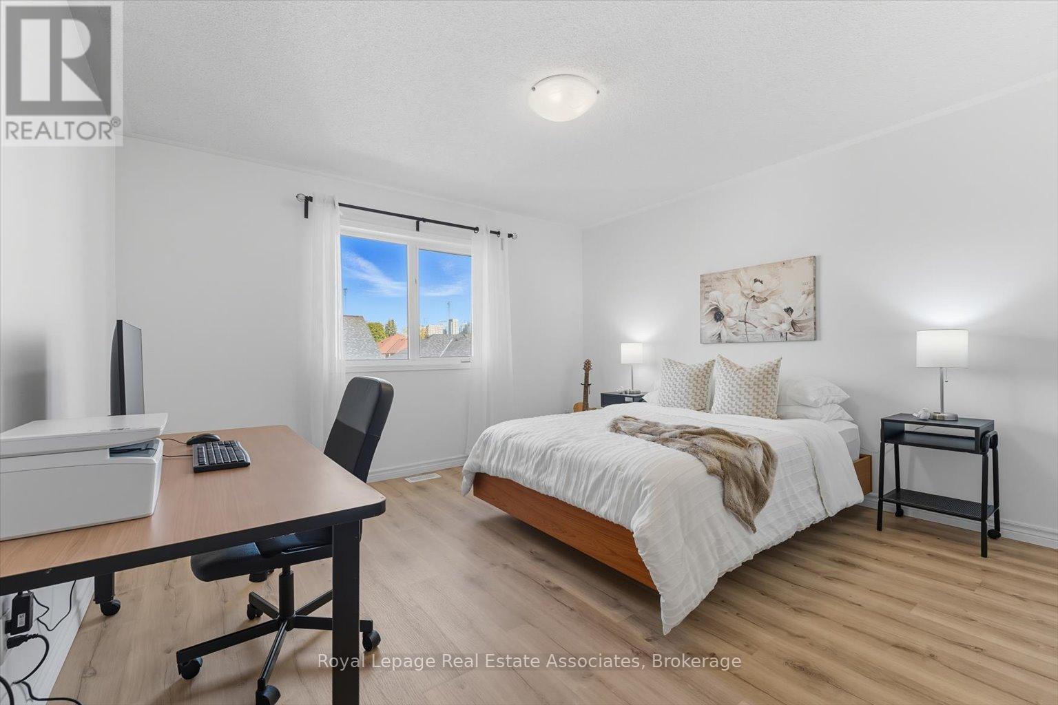 443 Stonetree Court, Mississauga, ON - Indoor Photo Showing Bedroom