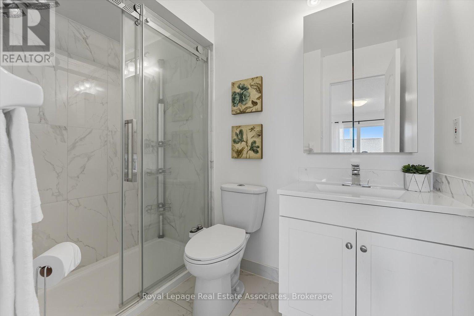 443 Stonetree Court, Mississauga, ON - Indoor Photo Showing Bathroom