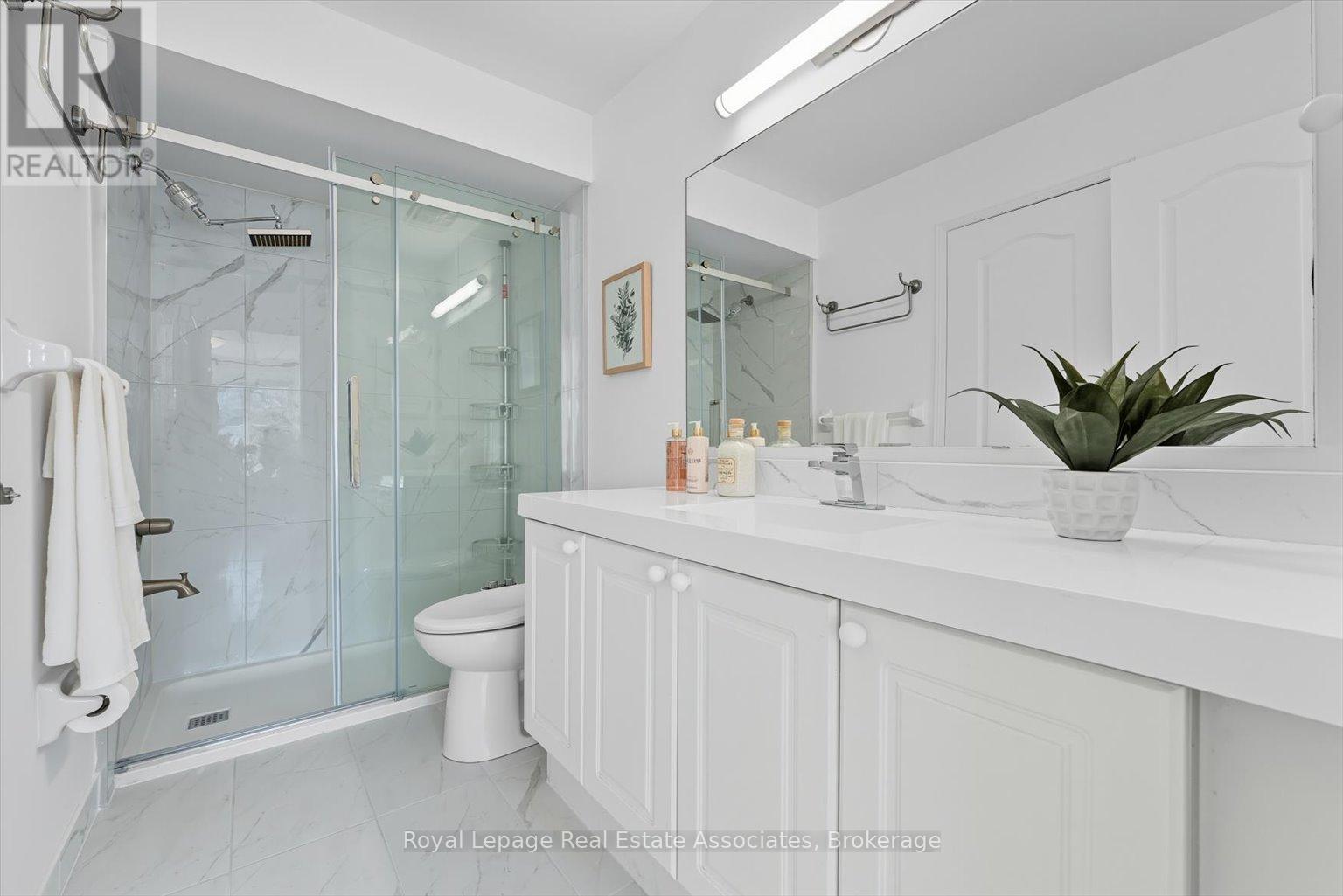 443 Stonetree Court, Mississauga, ON - Indoor Photo Showing Bathroom