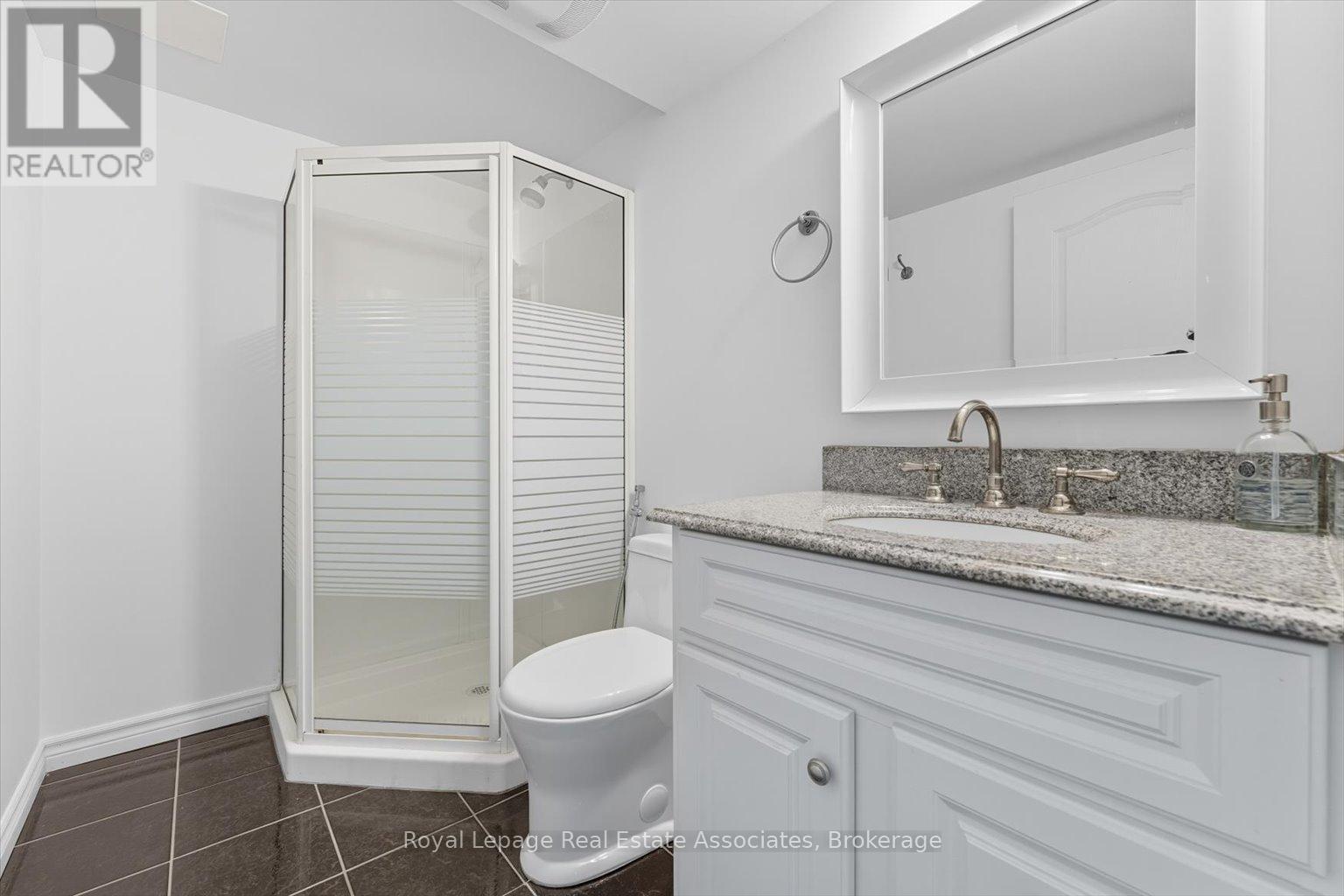 443 Stonetree Court, Mississauga, ON - Indoor Photo Showing Bathroom