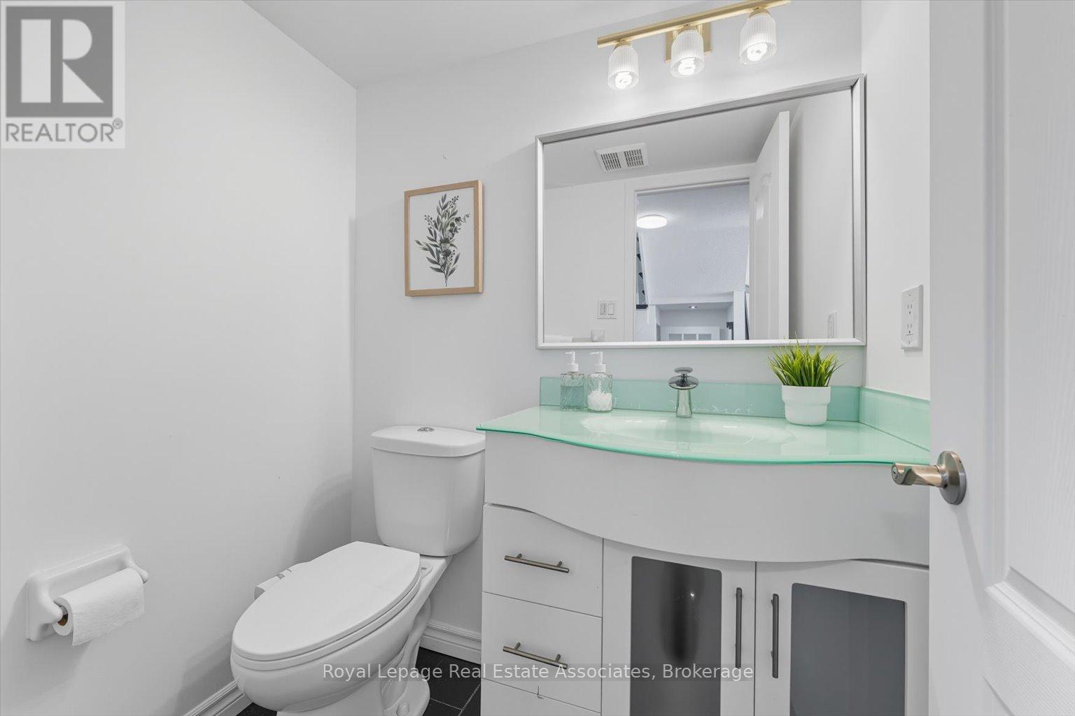 443 Stonetree Court, Mississauga, ON - Indoor Photo Showing Bathroom