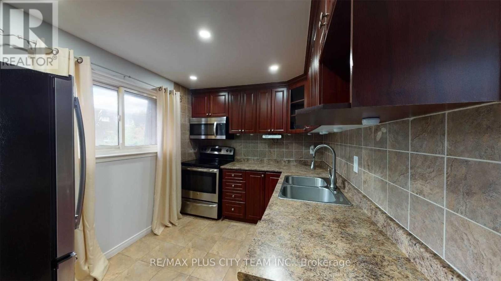 50 Darras Court, Brampton, ON - Indoor Photo Showing Kitchen With Double Sink