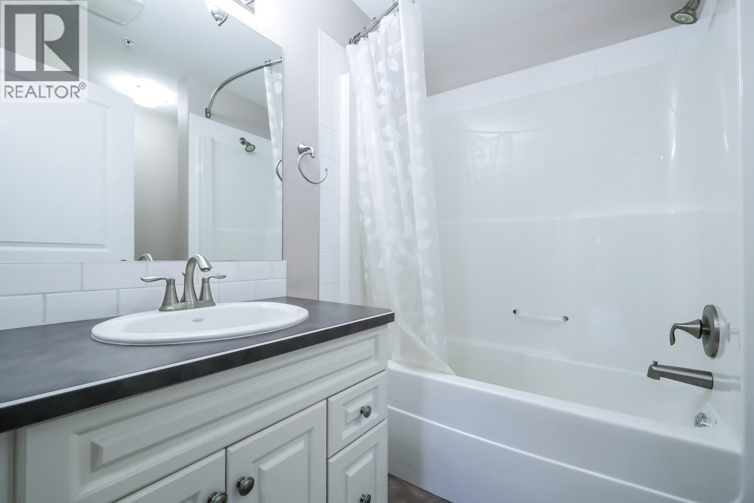 764 Government Street Unit# 101, Penticton, BC - Indoor Photo Showing Bathroom