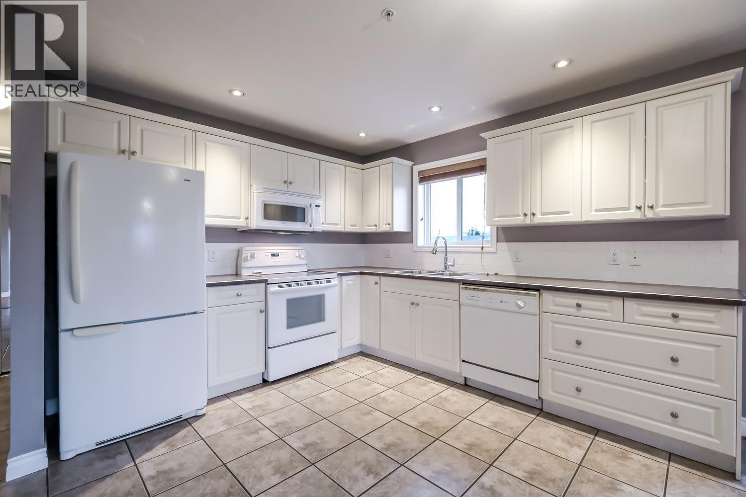 764 Government Street Unit# 101, Penticton, BC - Indoor Photo Showing Kitchen