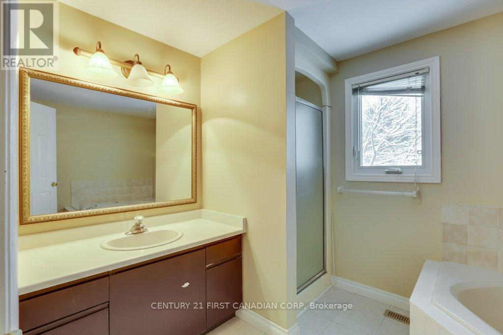 14 Donnybrook Road, London North (North B), ON - Indoor Photo Showing Bathroom