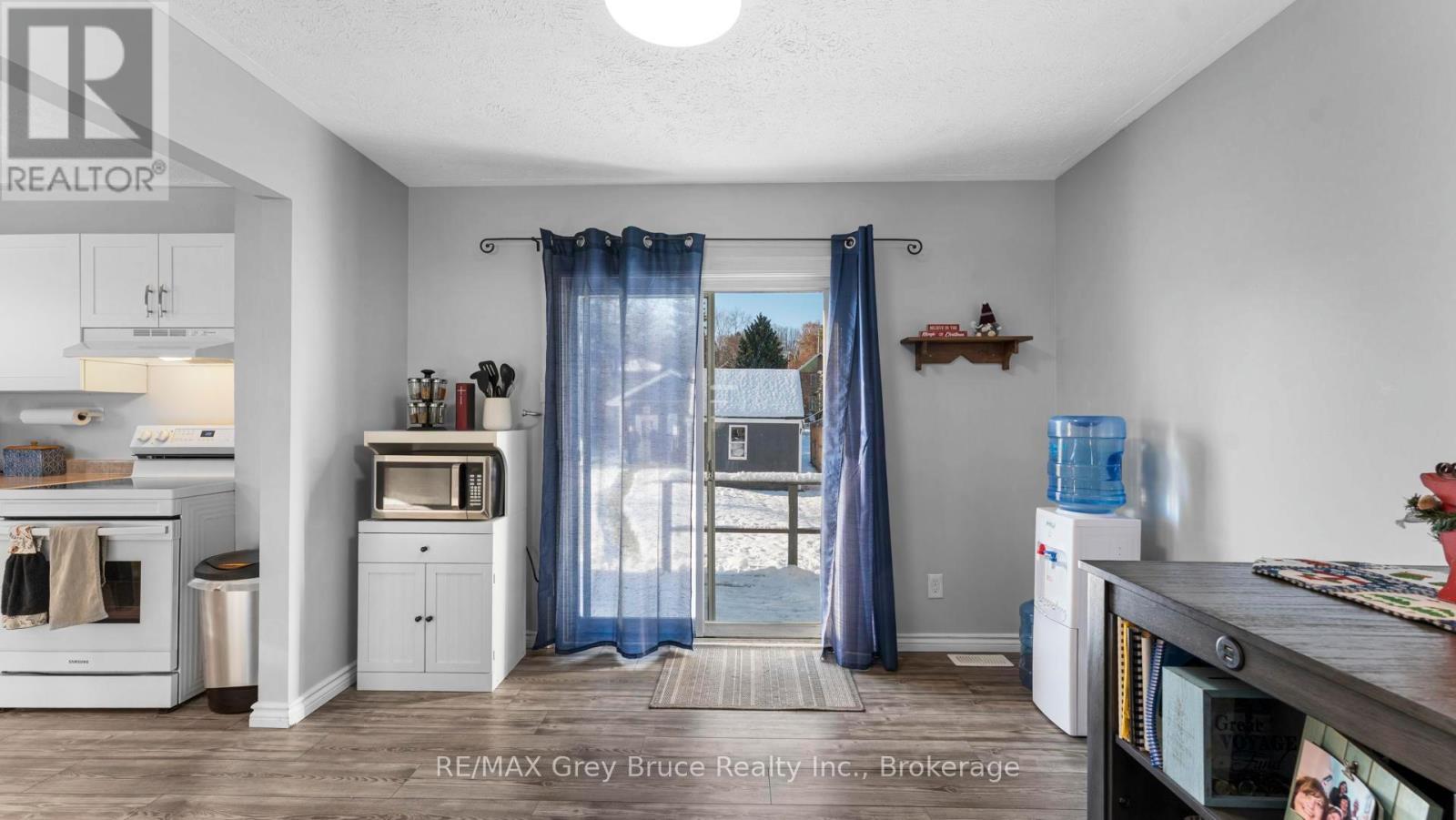 1666 3Rd Avenue W, Owen Sound, ON - Indoor Photo Showing Kitchen