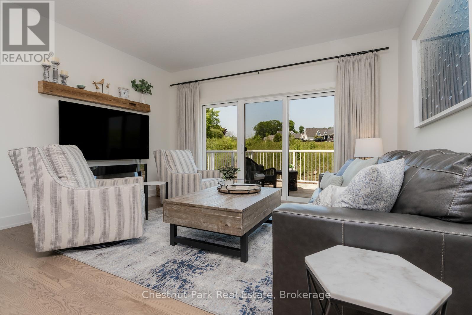161 Hawthorn Crescent, Georgian Bluffs, ON - Indoor Photo Showing Living Room