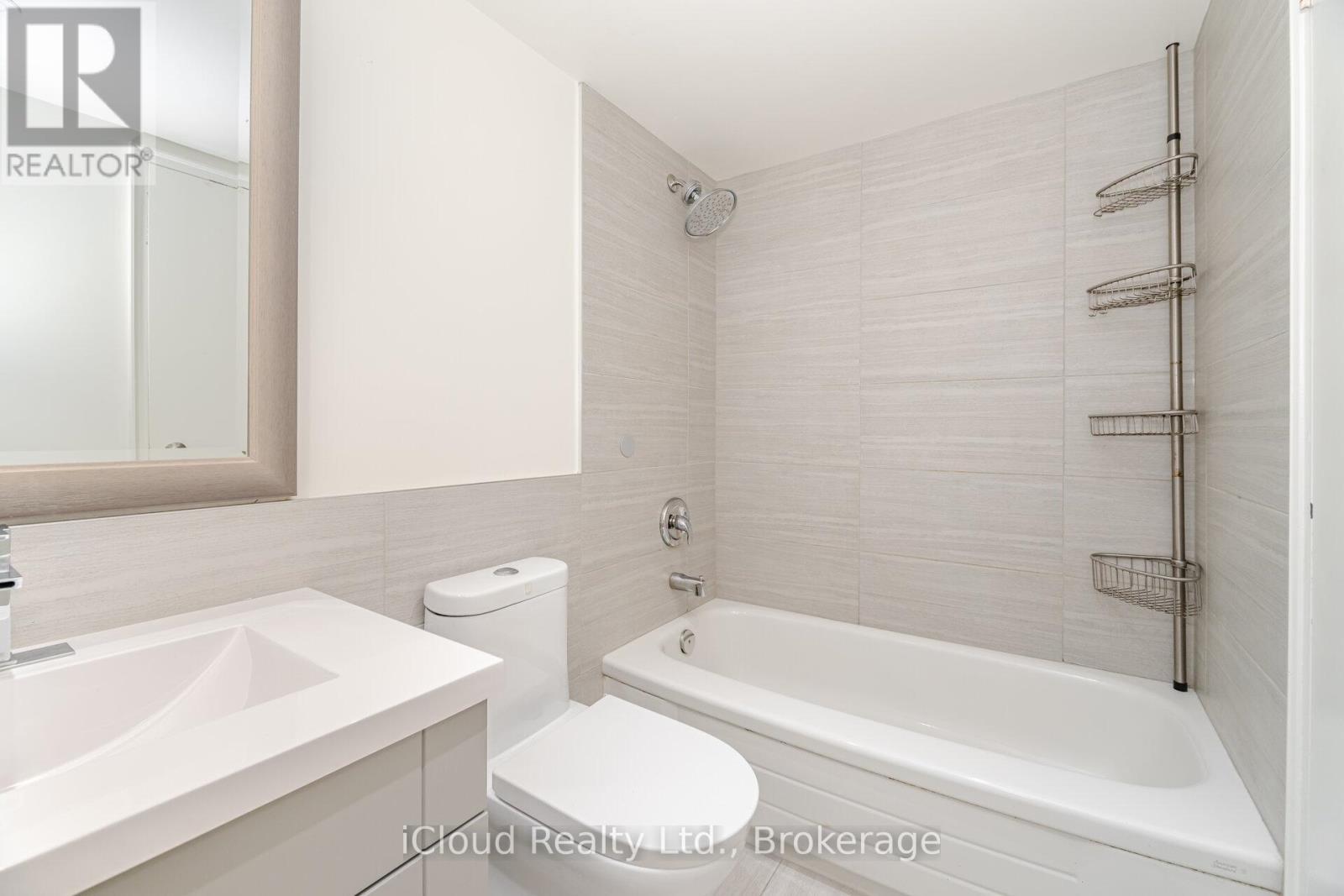 1511 - 550 Webb Drive, Mississauga, ON - Indoor Photo Showing Bathroom