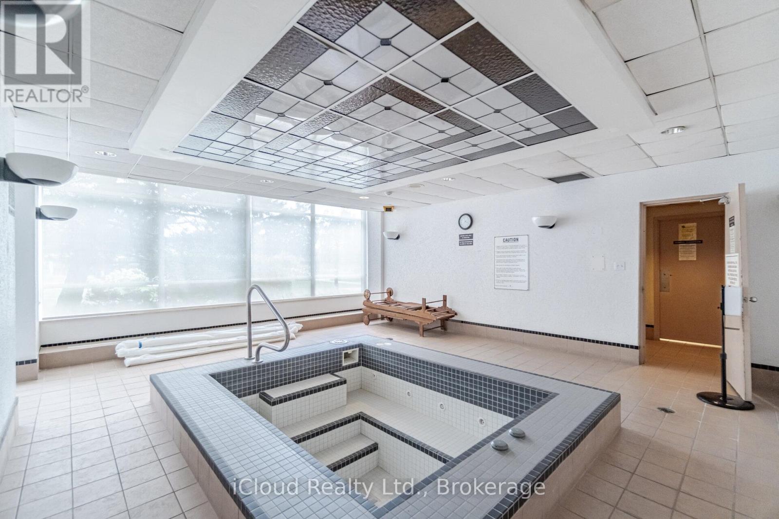 1511 - 550 Webb Drive, Mississauga, ON - Indoor Photo Showing Other Room