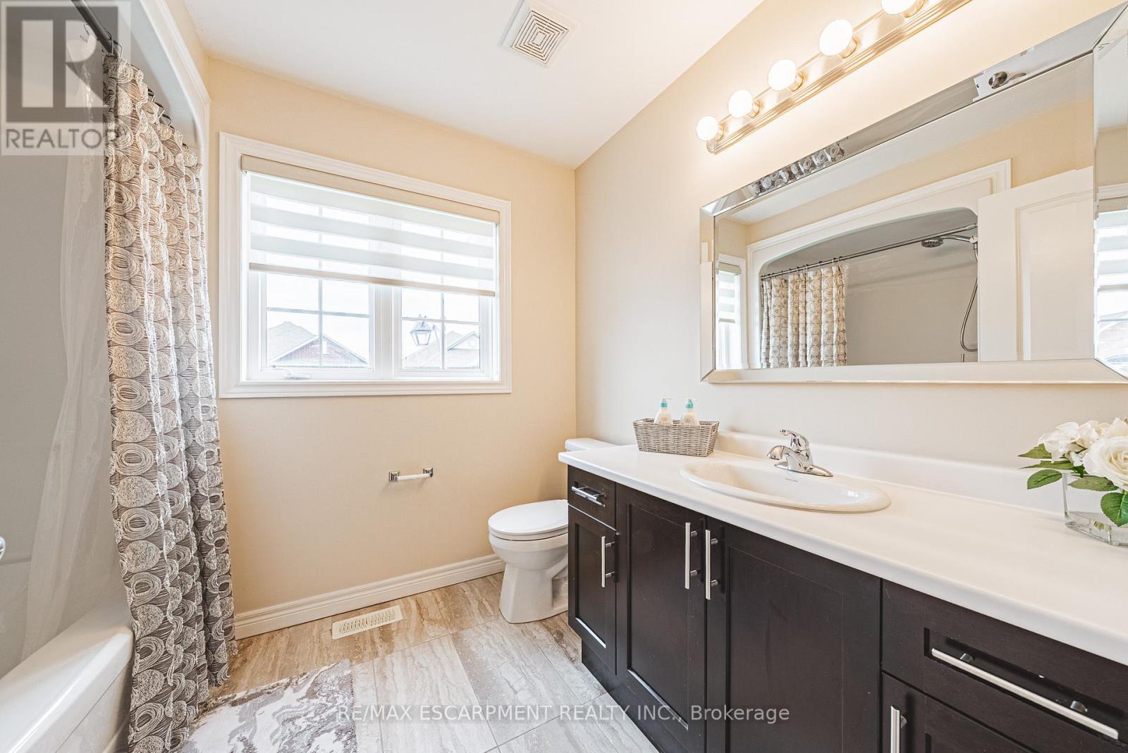 96 Hidden Ridge Crescent, Hamilton, ON - Indoor Photo Showing Bathroom