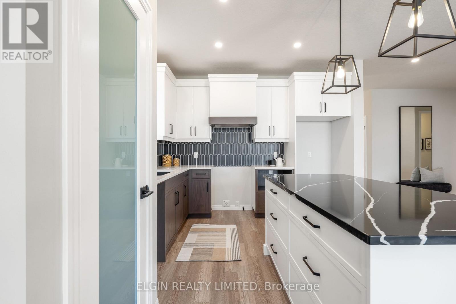 9 Dunning Way, St. Thomas, ON - Indoor Photo Showing Kitchen With Upgraded Kitchen