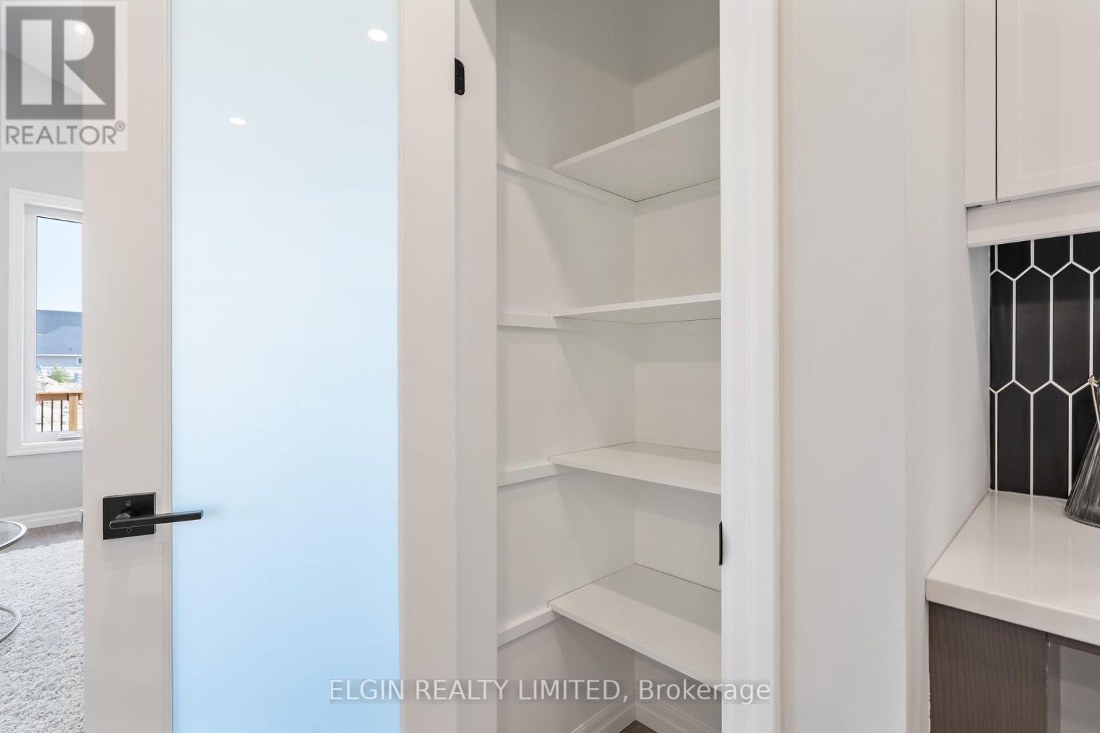 9 Dunning Way, St. Thomas, ON - Indoor With Storage