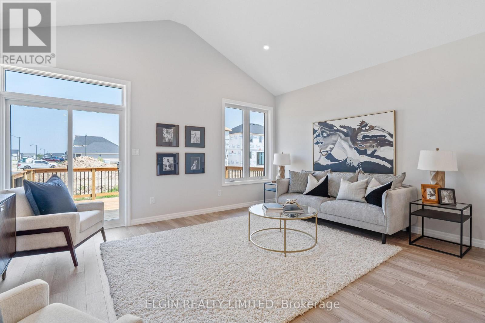 9 Dunning Way, St. Thomas, ON - Indoor Photo Showing Living Room
