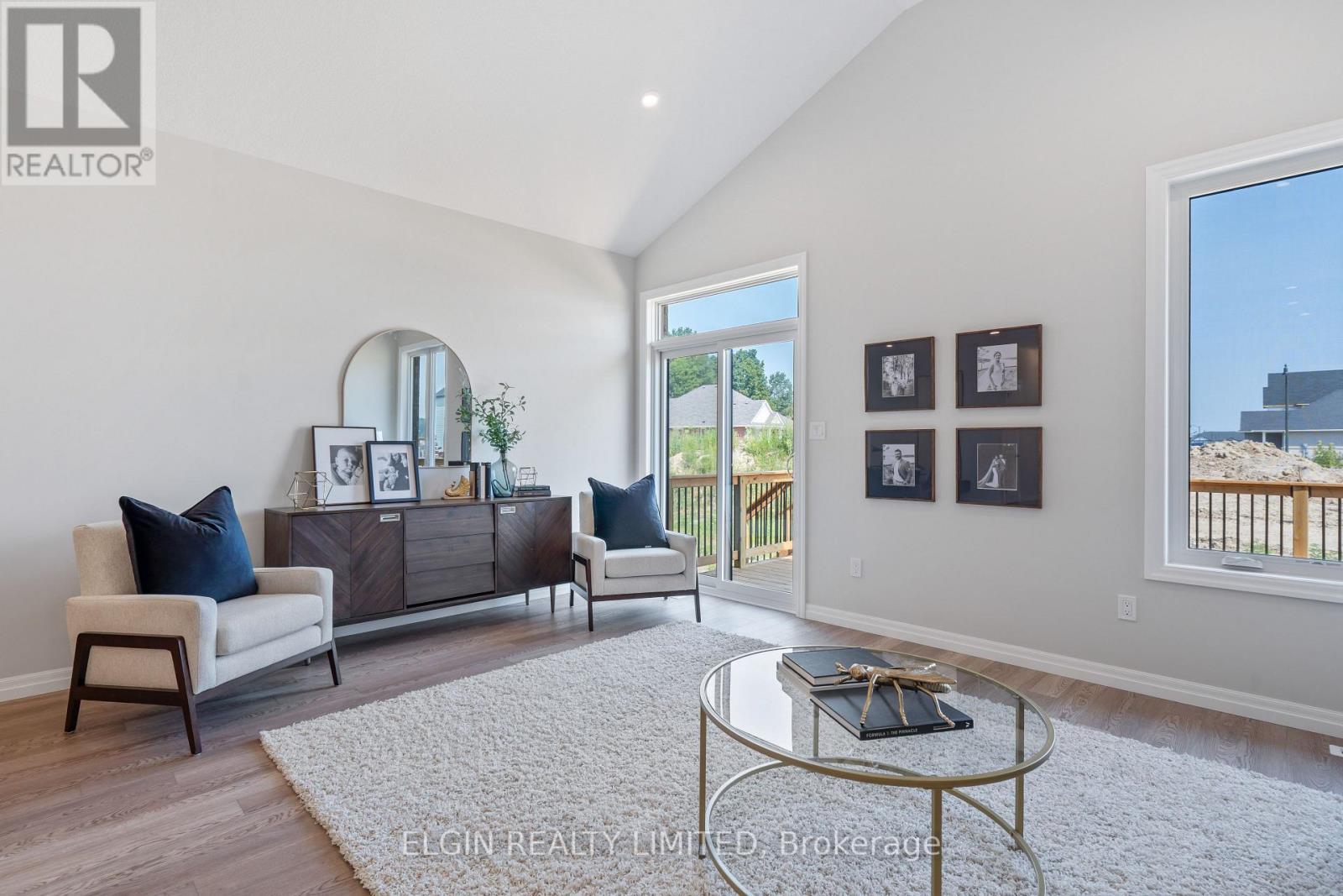 9 Dunning Way, St. Thomas, ON - Indoor Photo Showing Living Room