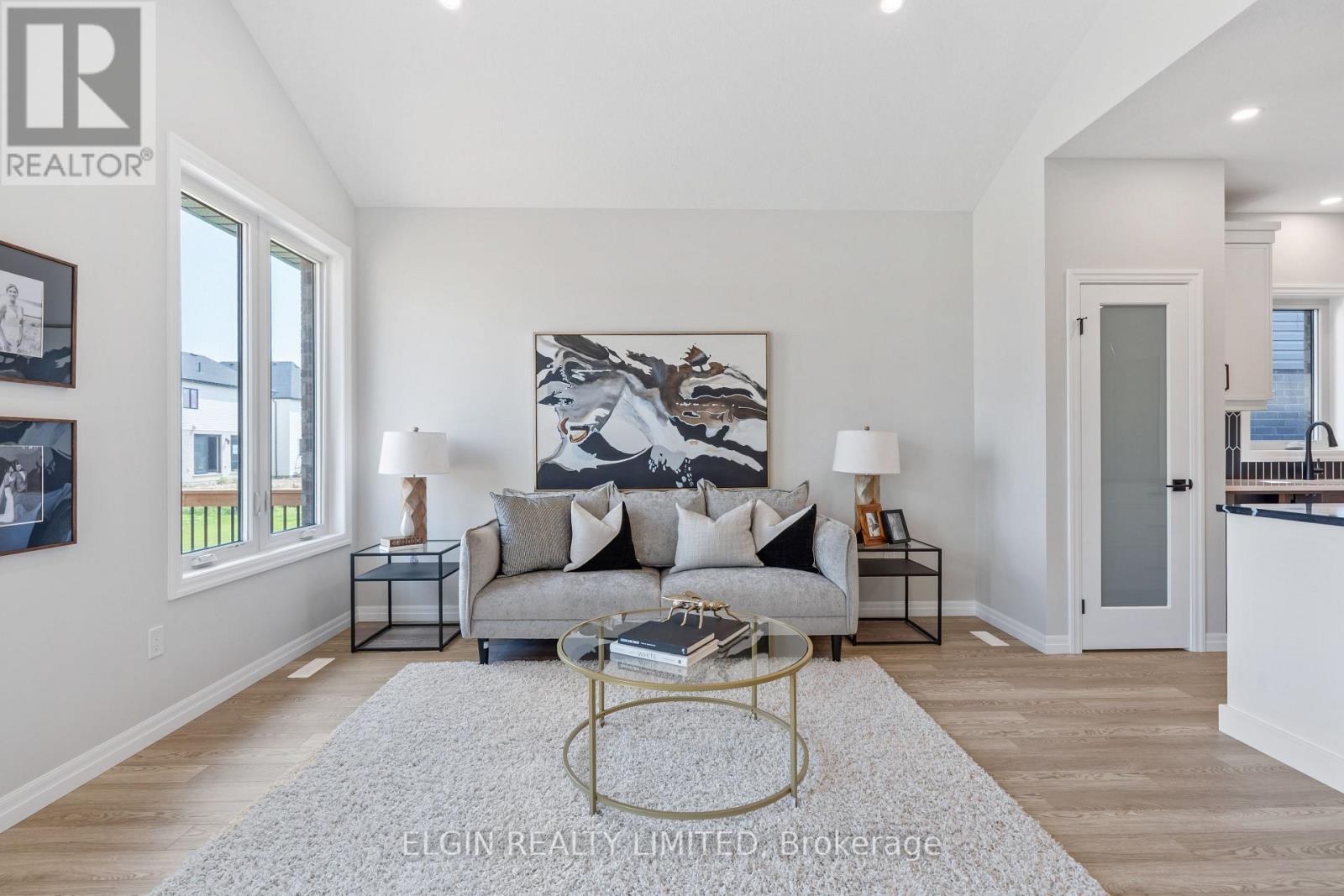 9 Dunning Way, St. Thomas, ON - Indoor Photo Showing Living Room