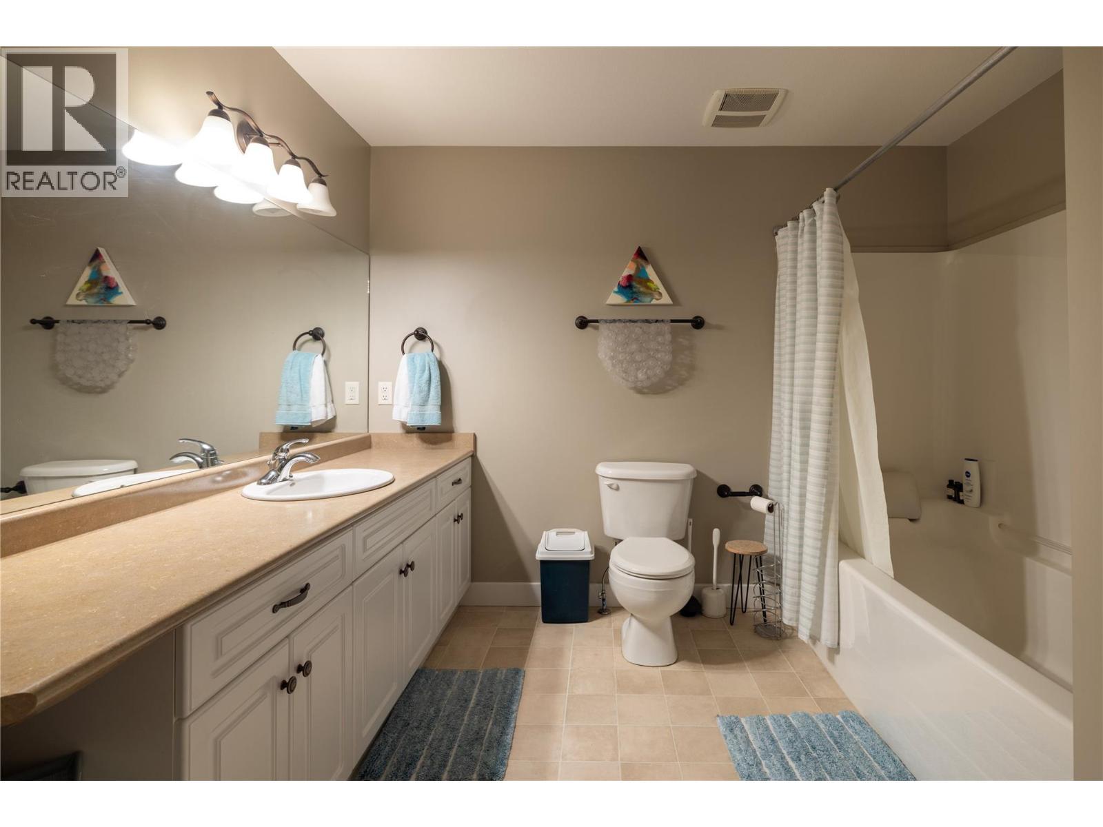 4 piece bathroom upstairs - 10634 Powley Court Unit# 208, Lake Country, BC - Indoor Photo Showing Bathroom