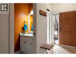 Bright, spacious foyer -