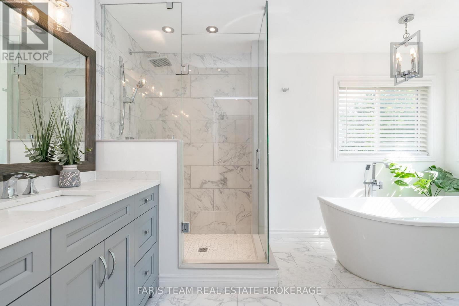 3 Saxon Road, Barrie, ON - Indoor Photo Showing Bathroom