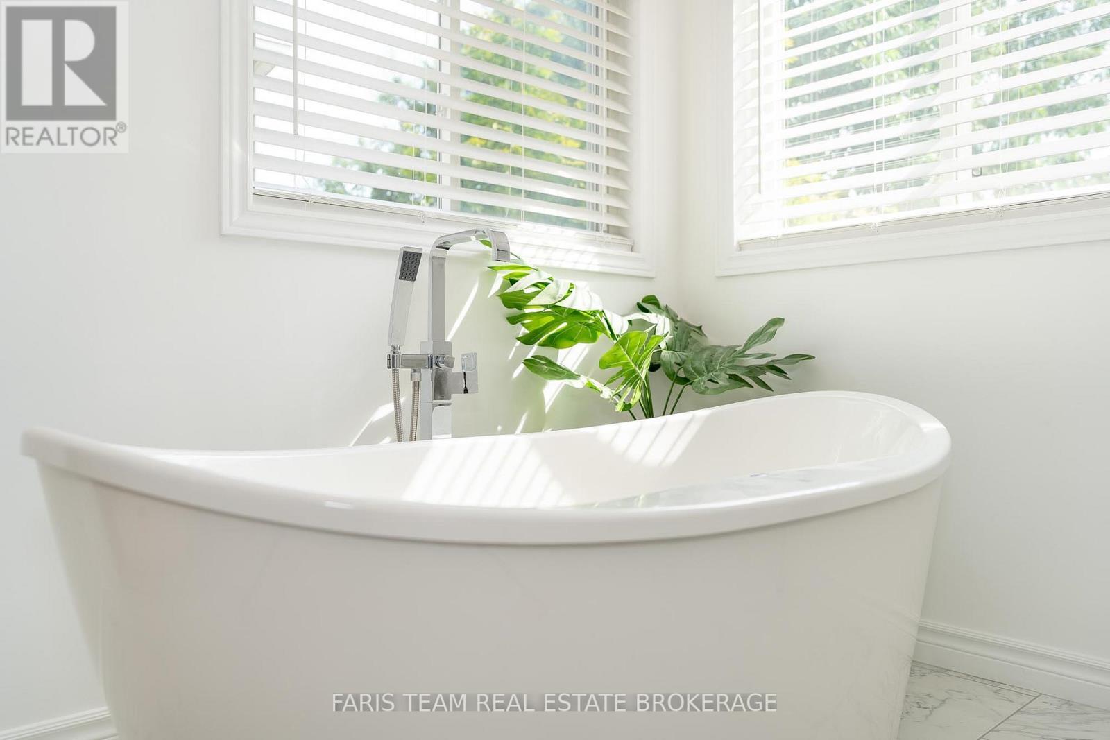 3 Saxon Road, Barrie, ON - Indoor