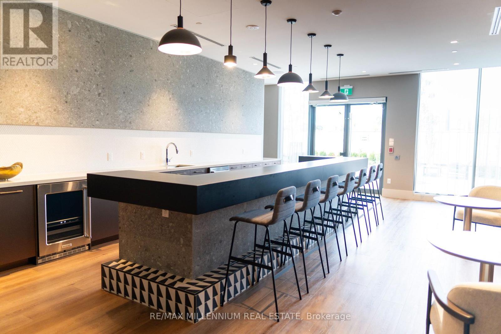 1540 - 2545 Simcoe Street N, Oshawa, ON - Indoor