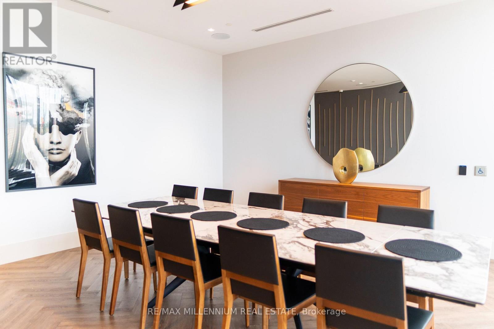 1540 - 2545 Simcoe Street N, Oshawa, ON - Indoor Photo Showing Dining Room