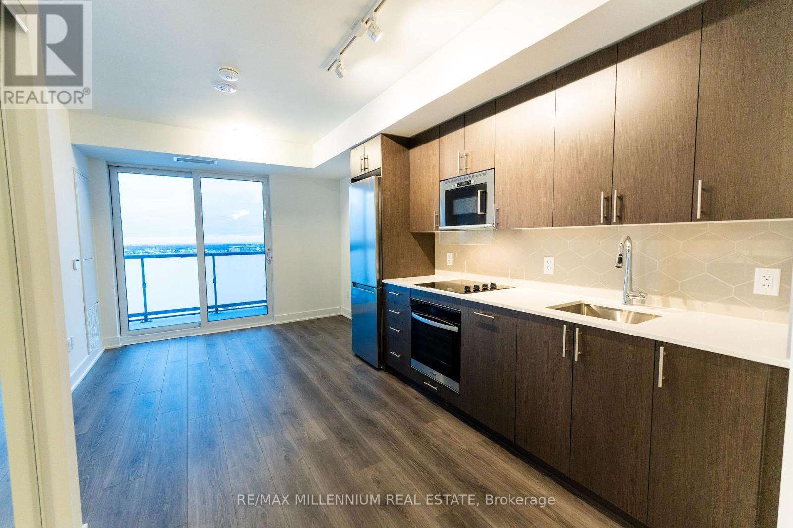 1540 - 2545 Simcoe Street N, Oshawa, ON - Indoor Photo Showing Kitchen With Upgraded Kitchen