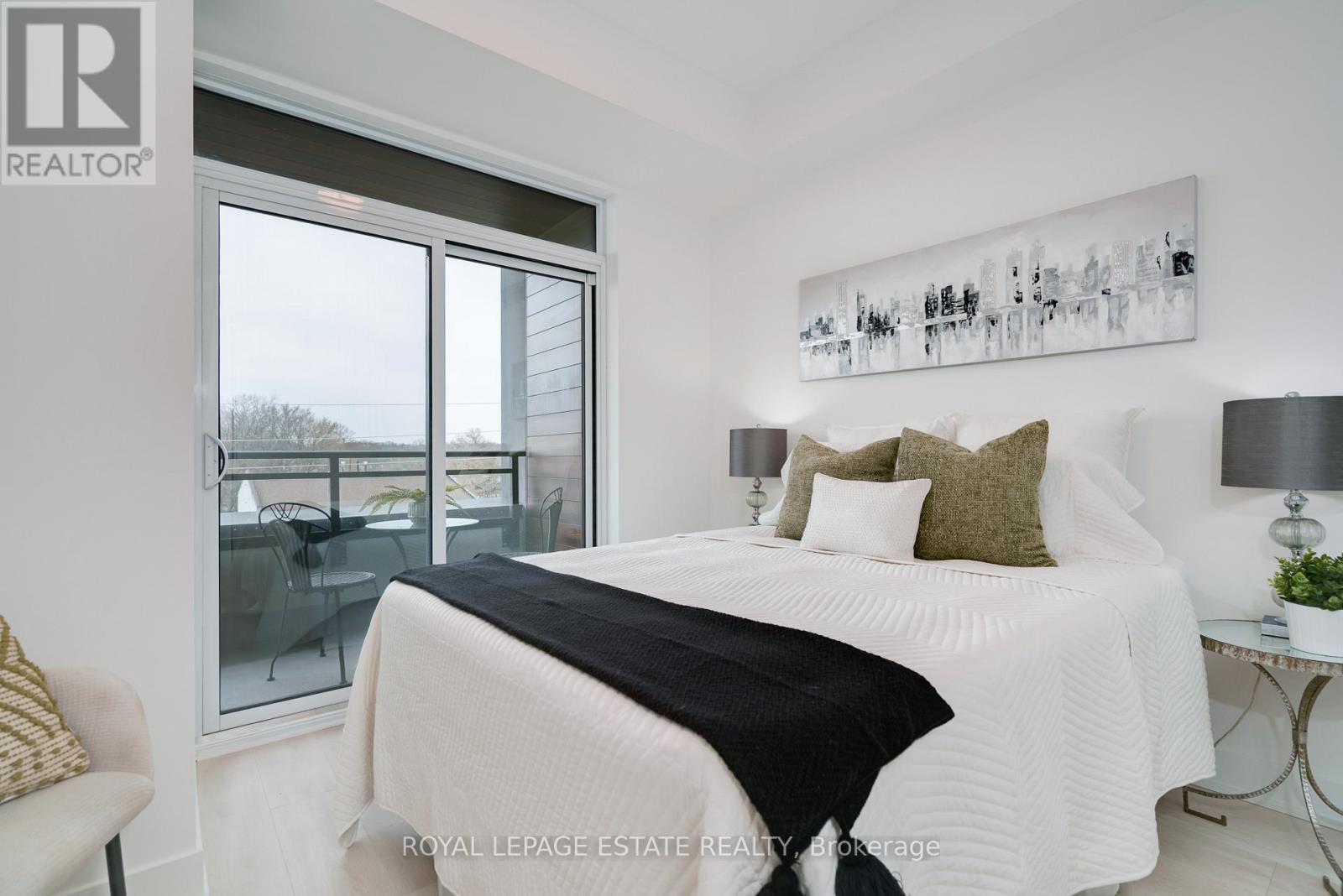 404 - 1285 Queen Street E, Toronto, ON - Indoor Photo Showing Bedroom