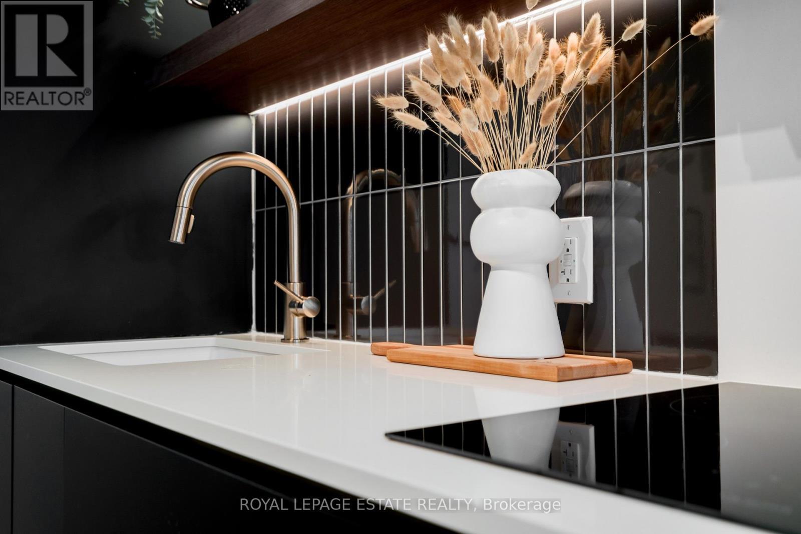 404 - 1285 Queen Street E, Toronto, ON -