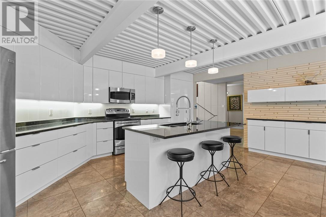 40 Lakeview Drive, Sudbury, ON - Indoor Photo Showing Kitchen With Upgraded Kitchen