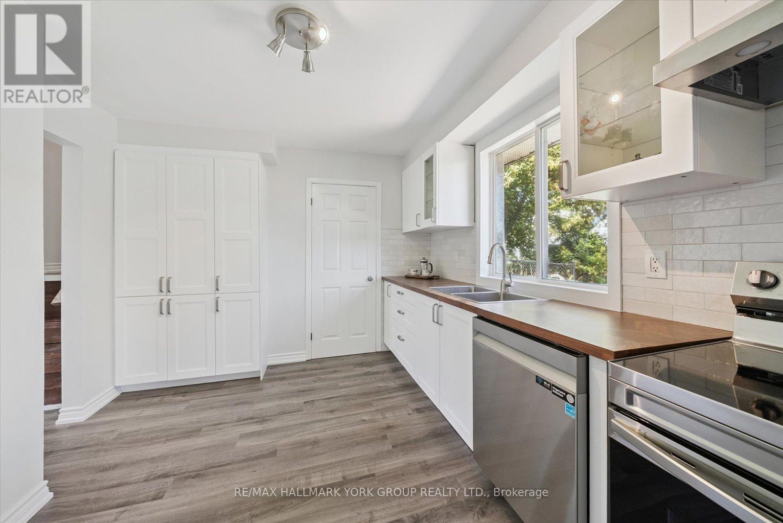 67 Thorah Concession 1 Road, Brock, ON - Indoor Photo Showing Kitchen With Double Sink