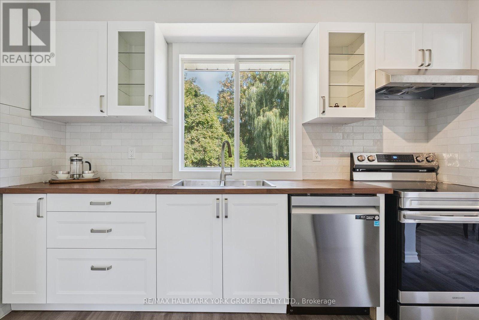 67 Thorah Concession 1 Road, Brock, ON - Indoor Photo Showing Kitchen With Double Sink With Upgraded Kitchen
