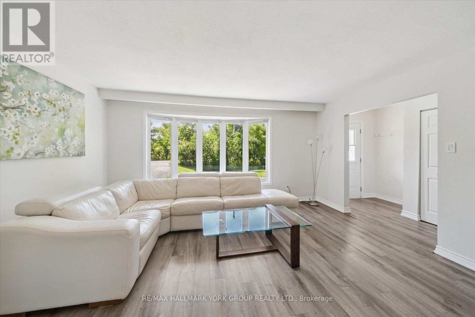 67 Thorah Concession 1 Road, Brock, ON - Indoor Photo Showing Living Room