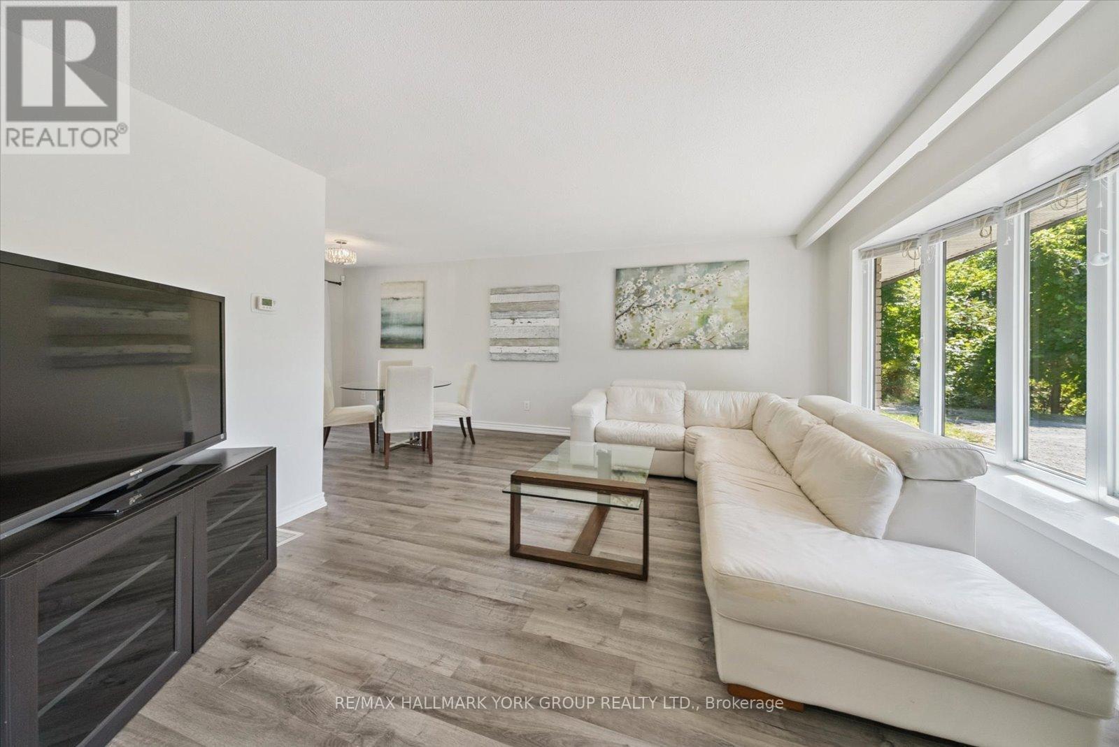 67 Thorah Concession 1 Road, Brock, ON - Indoor Photo Showing Living Room