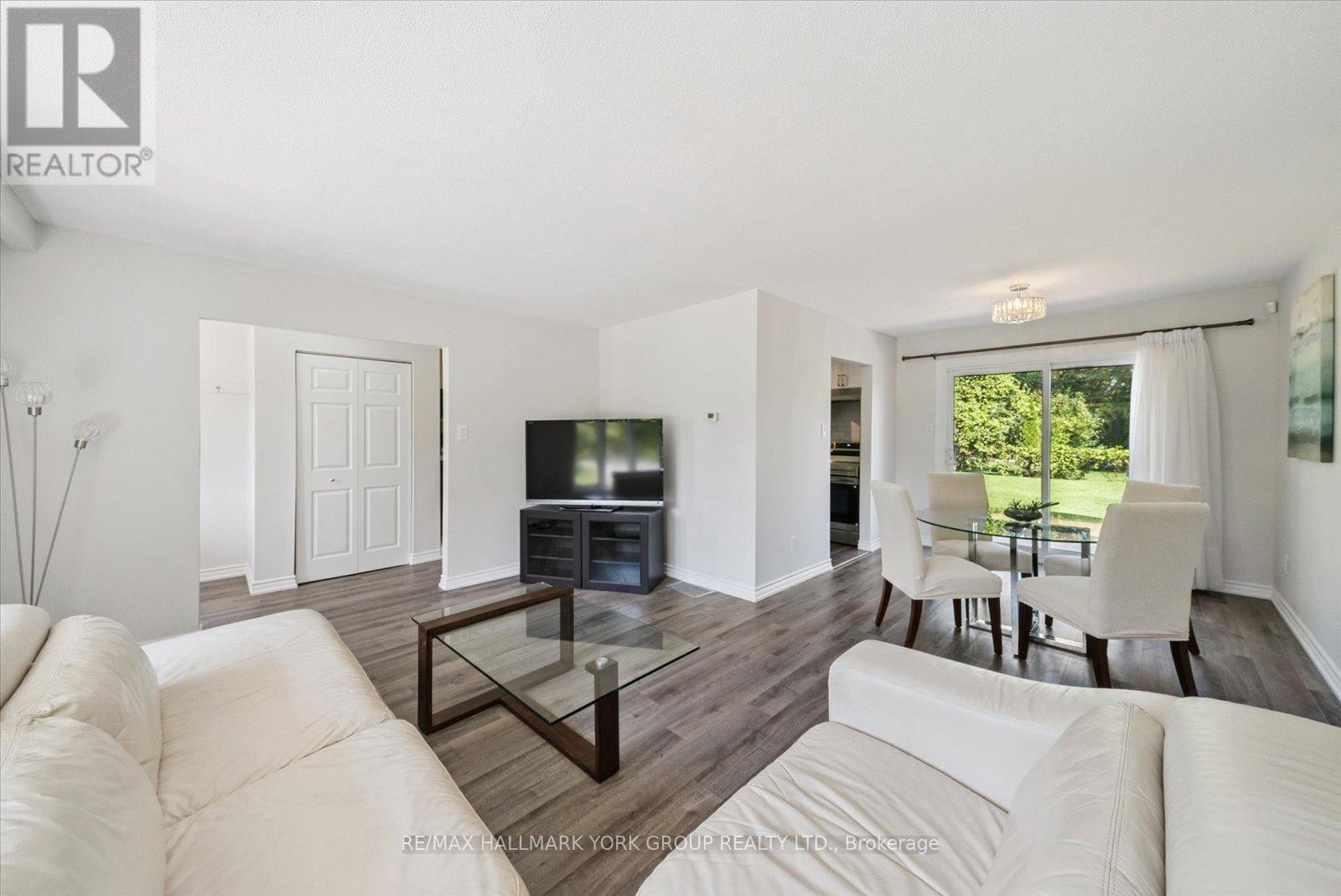 67 Thorah Concession 1 Road, Brock, ON - Indoor Photo Showing Living Room