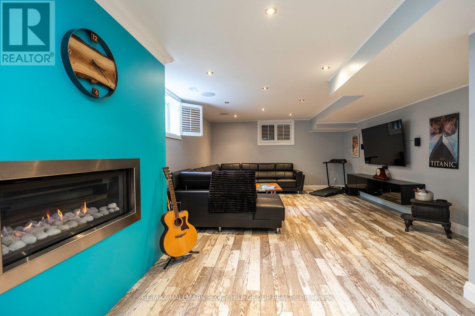 127 Goldfinch Crescent, Tiny, ON - Indoor With Fireplace