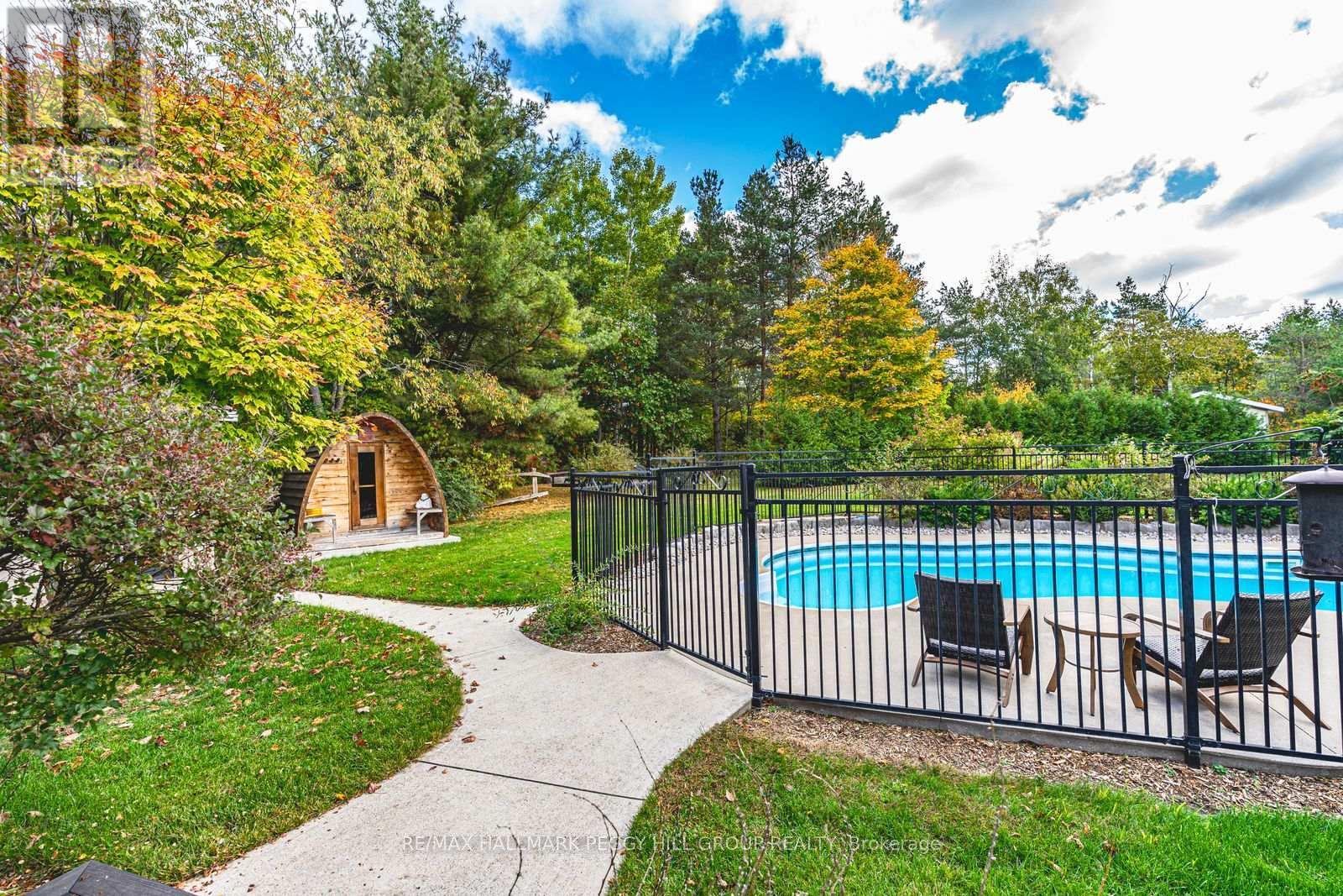 127 Goldfinch Crescent, Tiny, ON - Outdoor With In Ground Pool